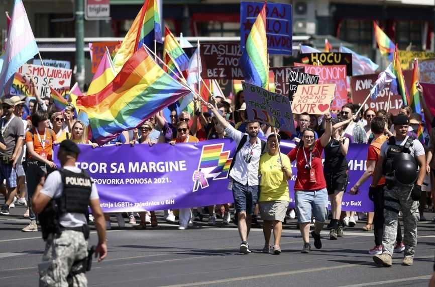Za práva sexuálnych menšín pochodovali v Sarajeve stovky ľudí