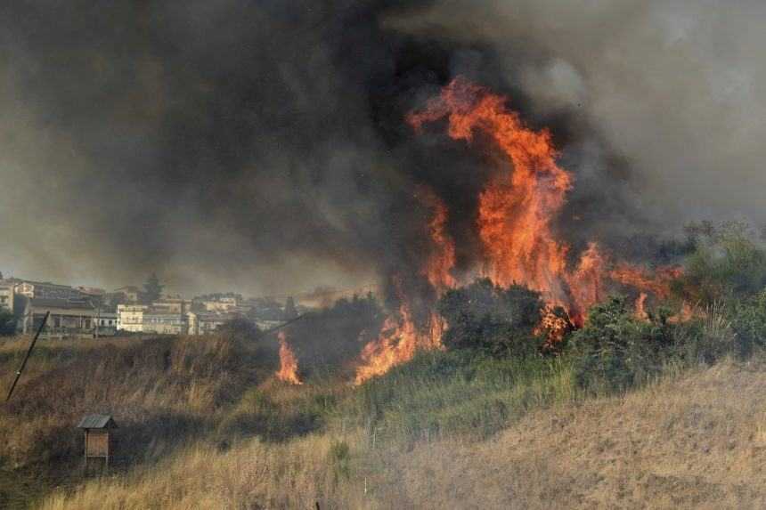 Rozsiahle požiare v Taliansku majú ďalšie tri obete