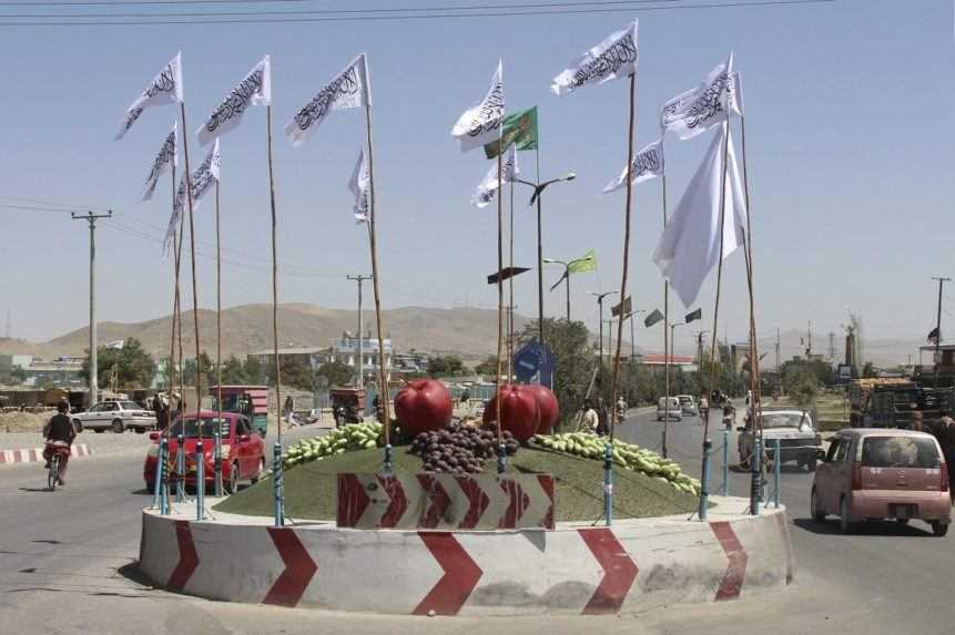 Taliban dobyl mesto Mazáre Šaríf, vládne jednotky utekajú k uzbeckej hranici