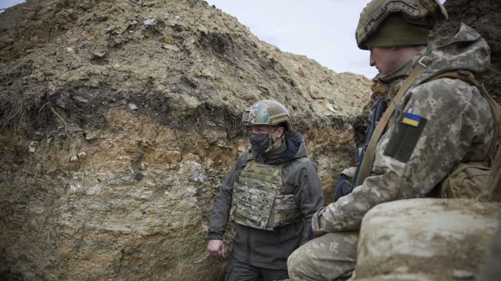 Východom Ukrajiny sa opäť ozýva streľba. Separatisti zabili jedného vojaka