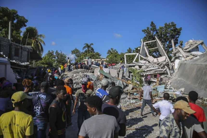 Ničivé zemetrasenie na Haiti má najmenej 724 obetí a tisíce zranených