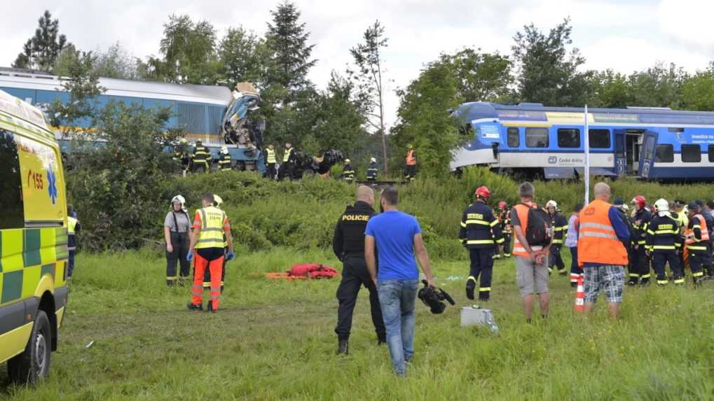 V Česku sa zrazili dva vlaky, hlásia troch mŕtvych a desiatky zranených