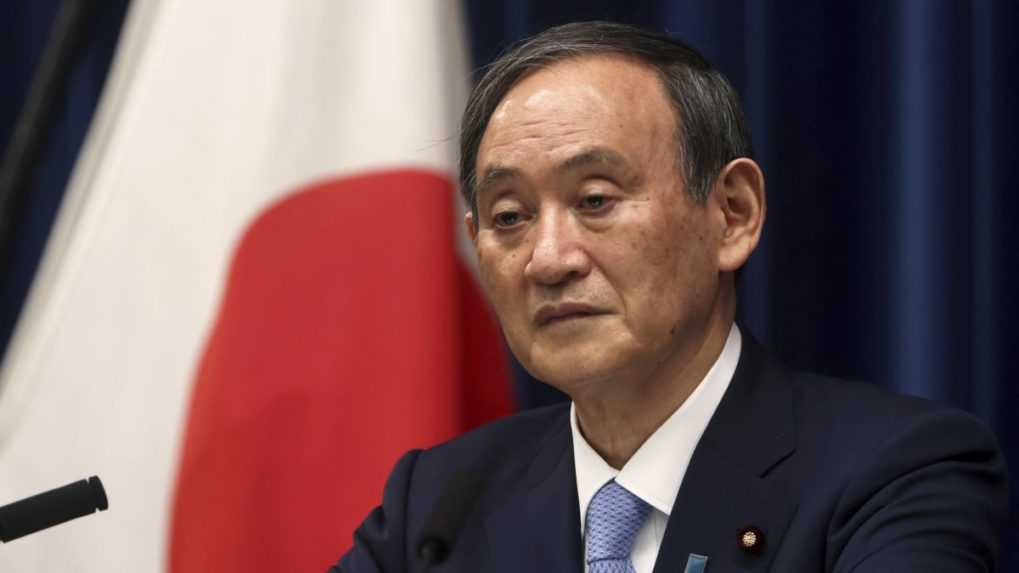 Popularitu mu zničili pandémia i olympiáda. Japonský premiér zrejme odstúpi z funkcie