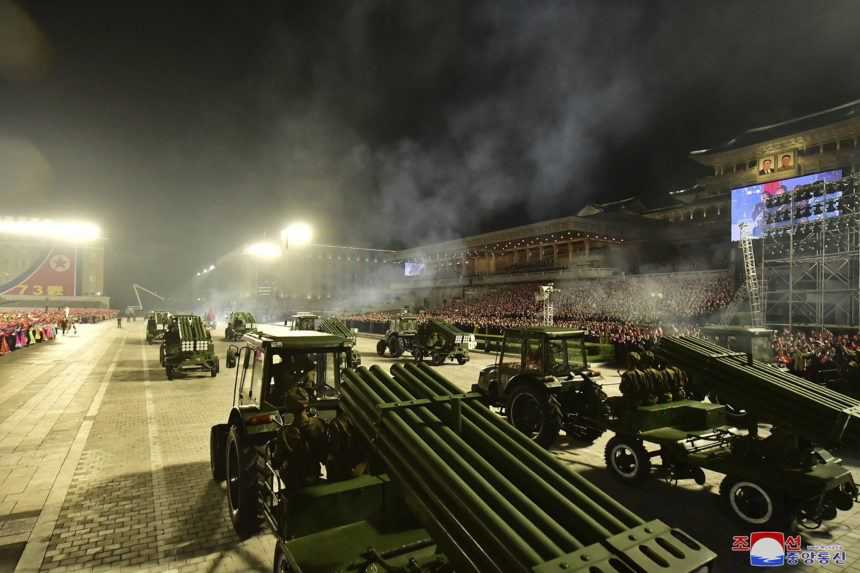 Vojenská prehliadka v Pchjongjangu.