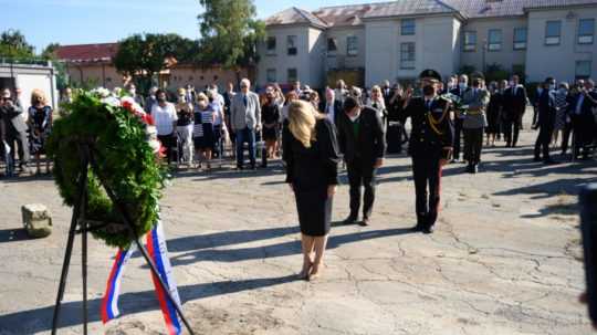 prezidentka Zuzana Čaputová počas pietnej spomienky pri príležitosti Pamätného dňa obetí holokaustu a rasového násilia v Múzeu holokaustu v Seredi