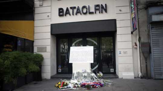 pamätník pre obete teroristických útokov v Paríži z roku 2015