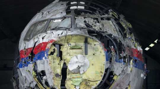 zrekonštruovaný vrak zostreleného lietadla MH17