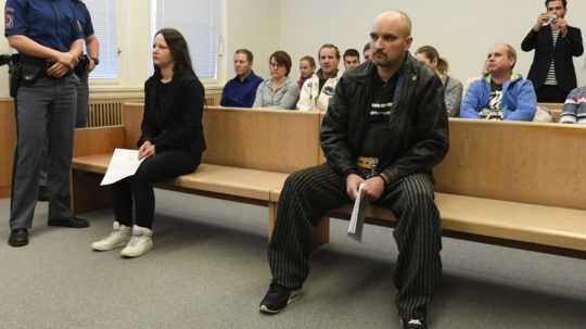 Odsúdení Michaela Krajčová a Ján Moncoľ v súdnej sieni