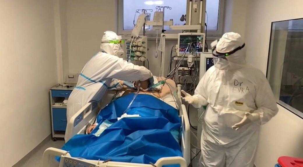 Zomrelo 14 pacientov s covidom, počet hospitalizovaných stúpol