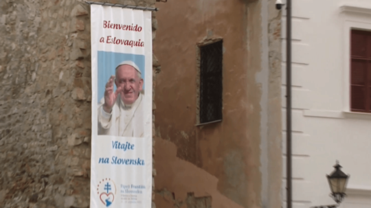 Pápež na Slovensku - uvítací transparent