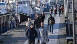 prechádzajúci ľudia v Štokholme
