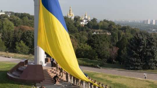Vlajka Ukrajiny v Kyjeve.