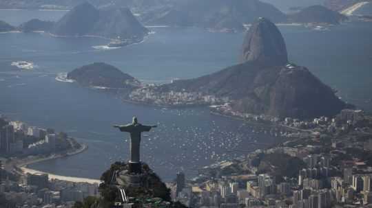 Socha Krista Spasiteľa nad brazílskym mestom Rio de Janeiro.