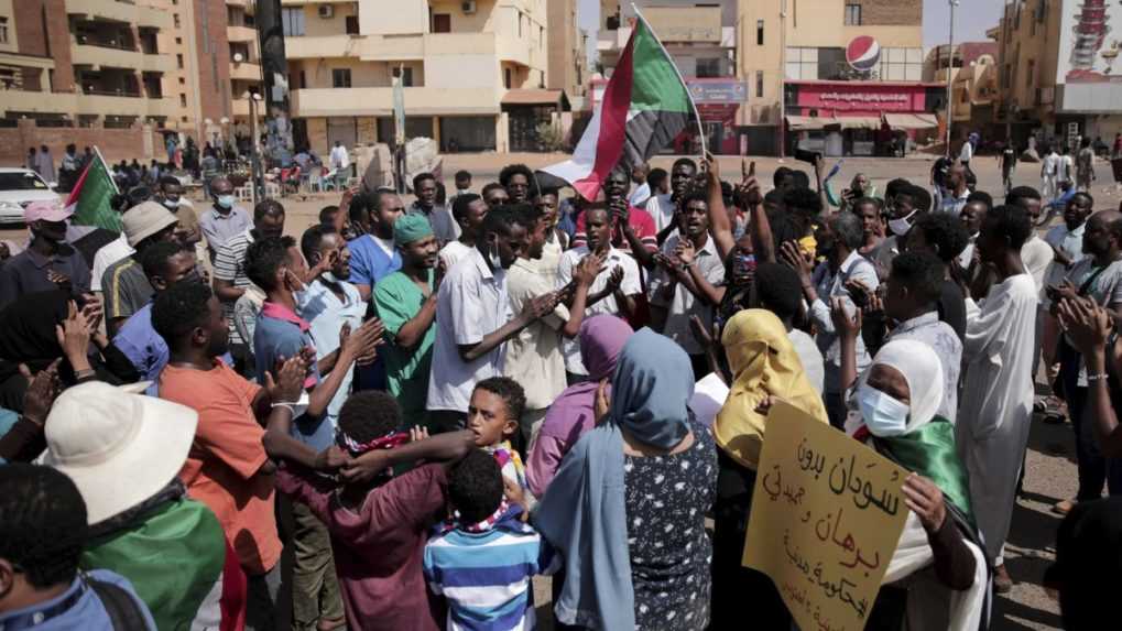 V Sudáne pri proteste proti prevratu zomreli traja ľudia