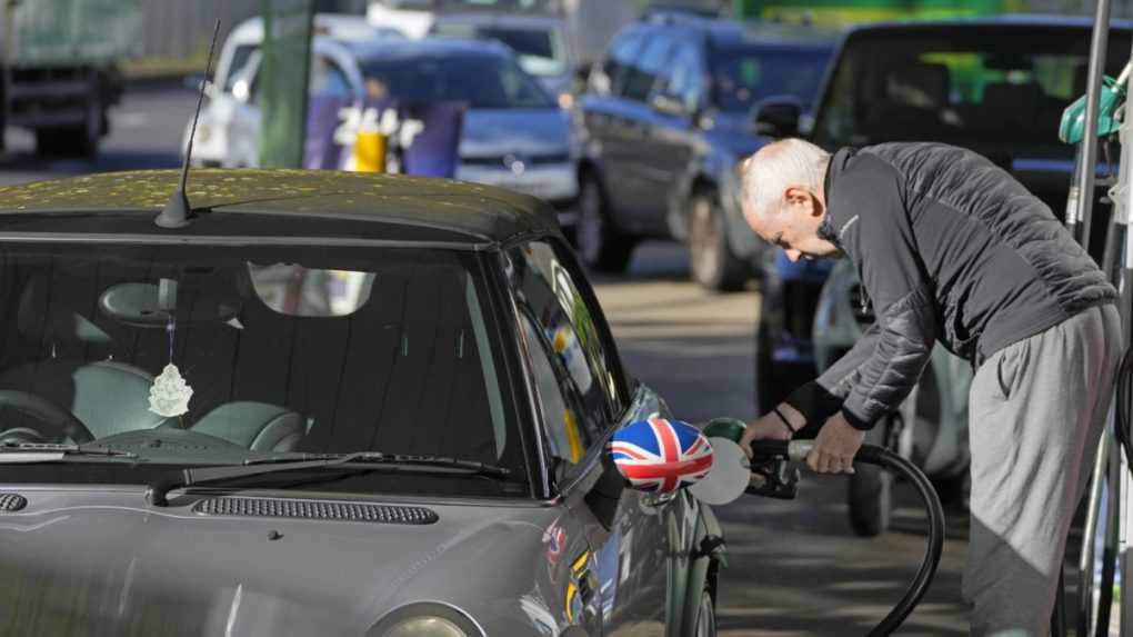 Armáda začne pomáhať so zásobovaním britských čerpacích staníc
