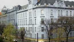 Na ilustračnej snímke budova Filozofickej Fakulty Univerzity Komenského v Bratislave.