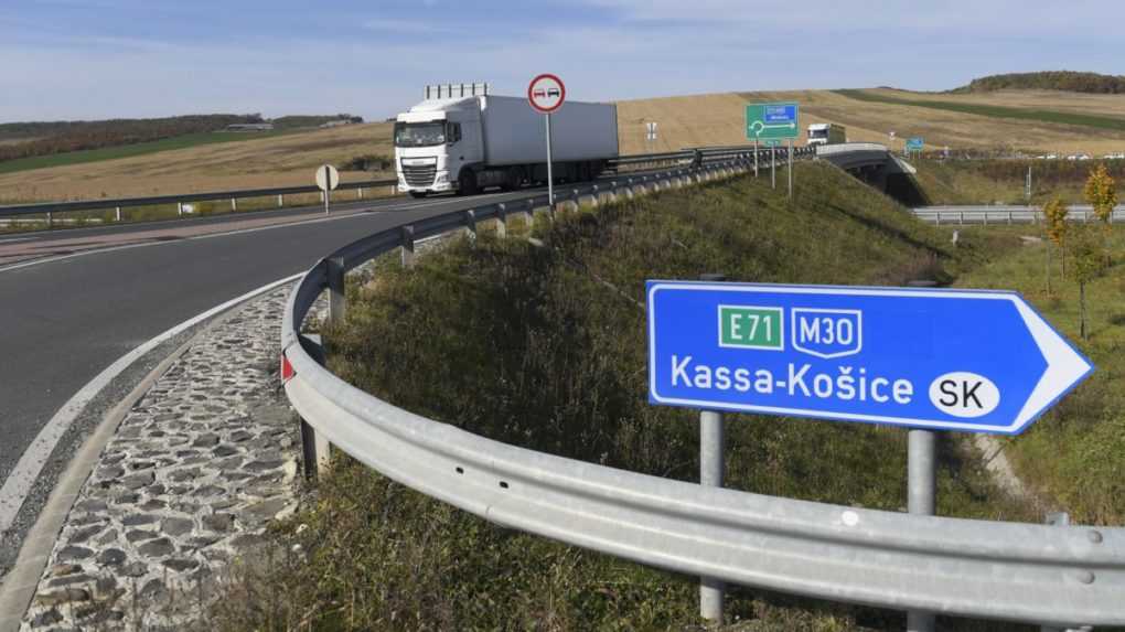 Bratislavu s Košicami prepojili Maďari skôr ako Slováci. Doležal: Je to hanba