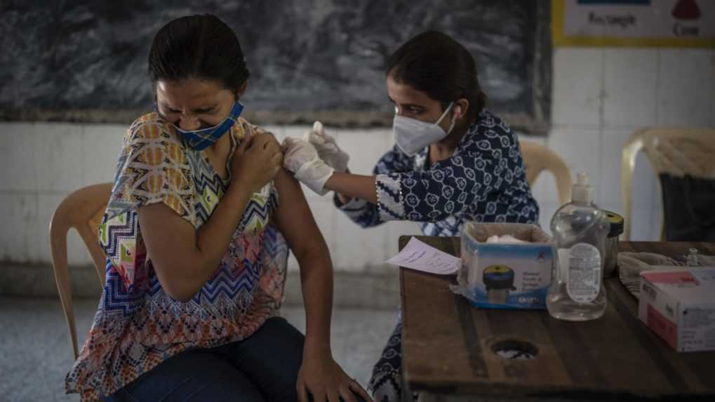 V Indii podali už miliardu dávok vakcín proti covidu