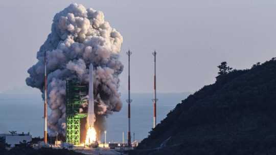 štart prvej juhokórejskej nosnej rakety Nuri z rampy vo vesmírnom stredisku Naro