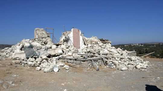 trosky pravoslávneho kostola po zemetrasení spred troch týždňov v obci Arkalochori na južnom ostrove Kréta v Grécku