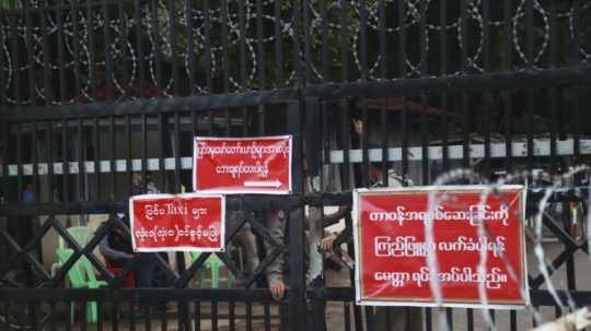 vstup do väznice Insein v mjanmarskom meste Rangún