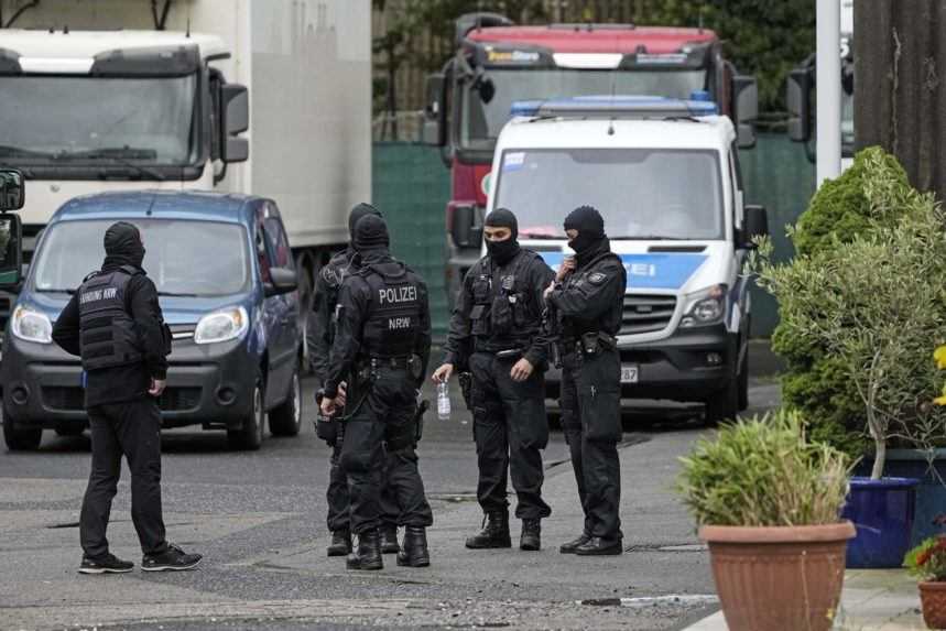 Polícia v Nemecku vyšetruje pre prípravu teroristického útoku päť mladíkov