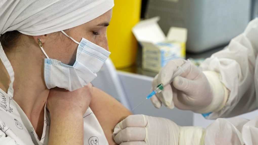 Na Ukrajine sa za jediný deň dalo zaočkovať takmer 300 000 ľudí