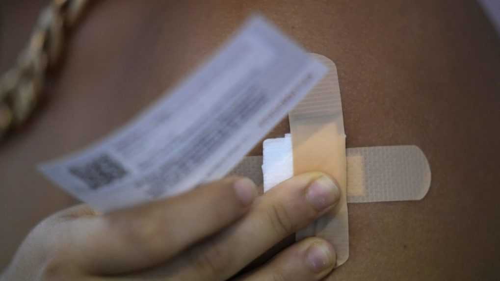 Portugalsko začne podávať tretiu dávku vakcíny proti covidu ľuďom starším ako 65 rokov