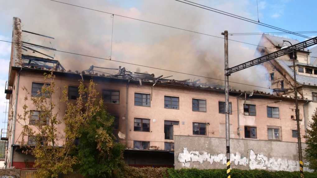 Hasiči zlikvidovali požiar budovy v Bratislave