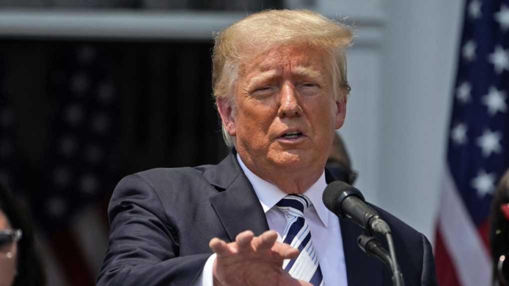 Výbor vyšetrujúci útok na Kapitol predvolal amerického exprezidenta Trumpa