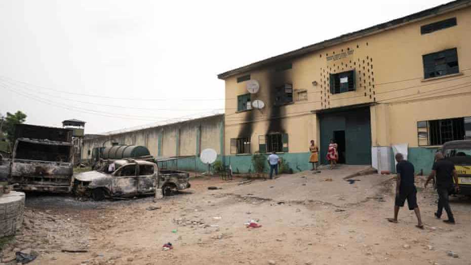 Ozbrojenci v Nigérii zaútočili na väznicu, oslobodili vyše 800 trestancov