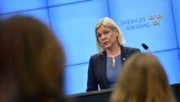 Novozvolená švédska premiérka Magdalena Anderssonová podala demisiu len niekoľko hodín po tom, ako jej parlament vyjadril dôveru.