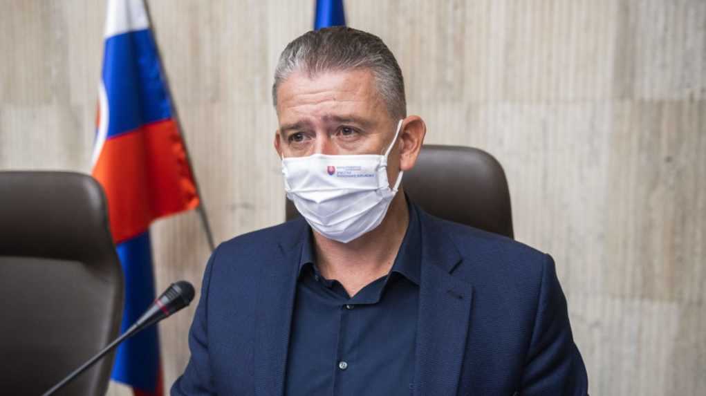 Vláda nesúhlasí s návrhom na odvolanie ministra vnútra Romana Mikulca