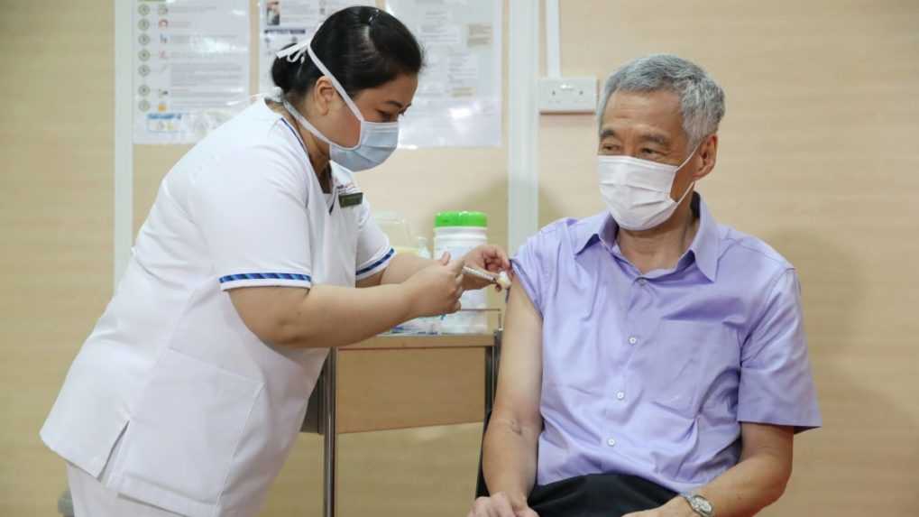 Singapur zakročil proti nezaočkovaným. Nebude platiť za ich liečbu