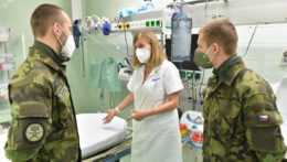 V břeclavskej nemocnici začali 18. novembra pomáhať vojaci s covidovými pacientmi.