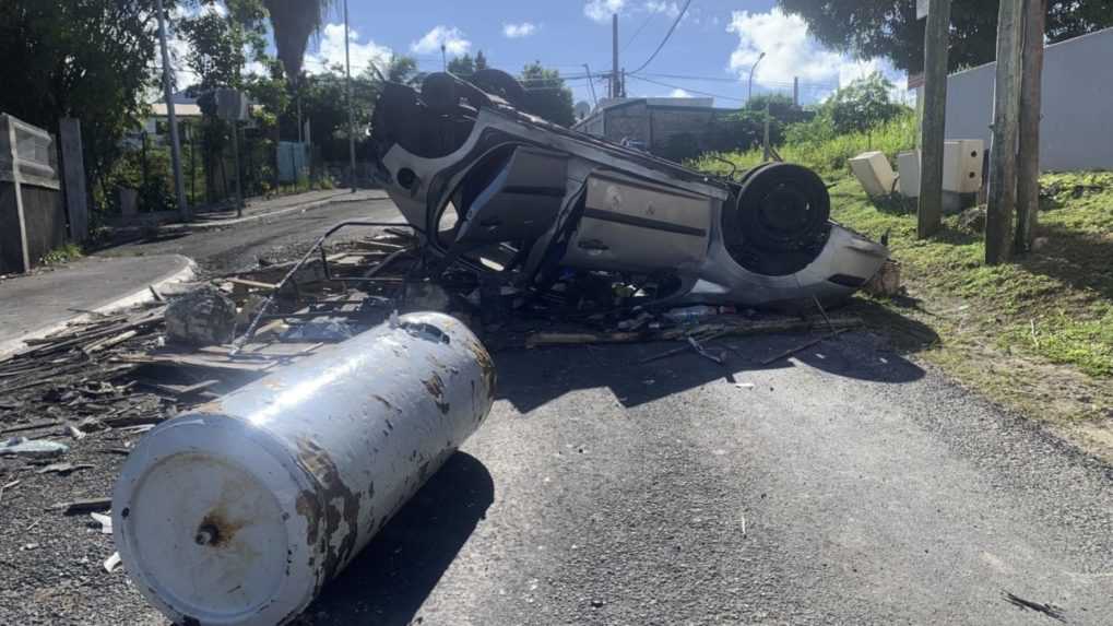 Ostrov Guadeloupe zachvátili nepokoje, žiadajú Francúzsko o intervenciu