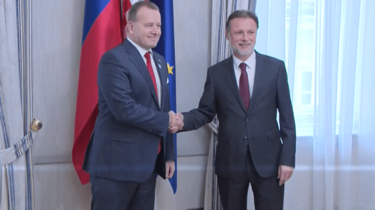 Na snímke predseda parlamentu Boris Kollár (Sme rodina) a šéf tamojšieho Saboru Gordan Jandrokovič.