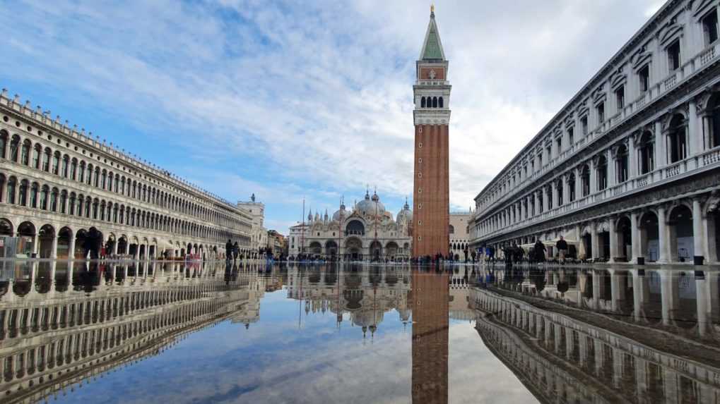 Ikonické benátske námestie zaplavilo aj napriek protipovodňovej ochrane
