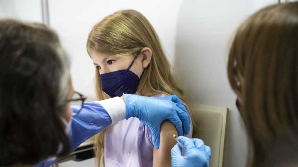 V decembri na Slovensko príde  150 000 dávok vakcíny pre deti vo veku 5 až 11 rokov