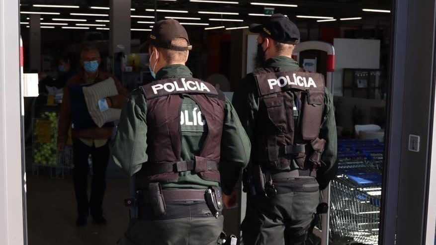Policajti v Bratislave kontrolovali dodržiavanie lockdownu, uložili aj pokuty