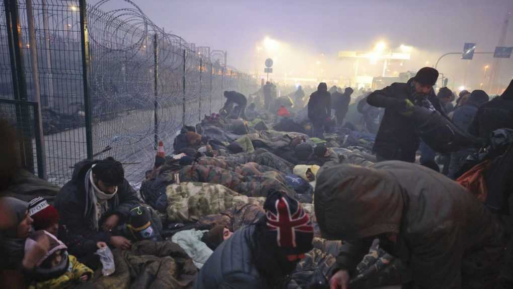 Lukašenko navrhol, aby EÚ prijala 2 000 migrantov uviaznutých na hraniciach s Poľskom