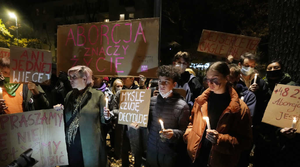 Smrť tehotnej ženy v Poľsku vyvolala vášne, chystajú sa protesty