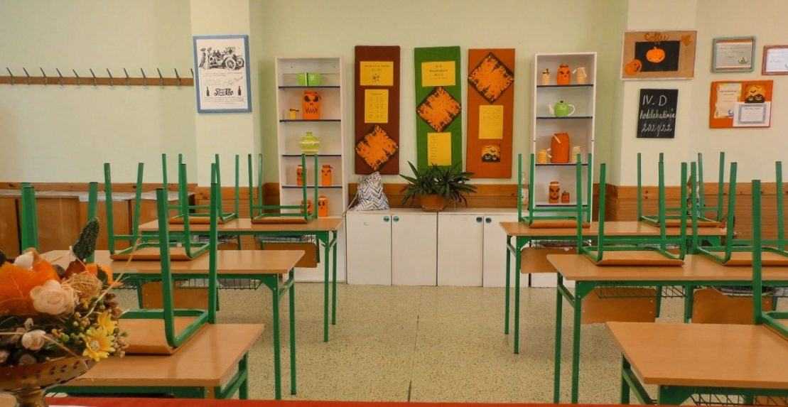 Poslanci vládneho bloku Fideszu schválili návrh zákona o štatúte pedagógov. Tí ho však ostro kritizujú