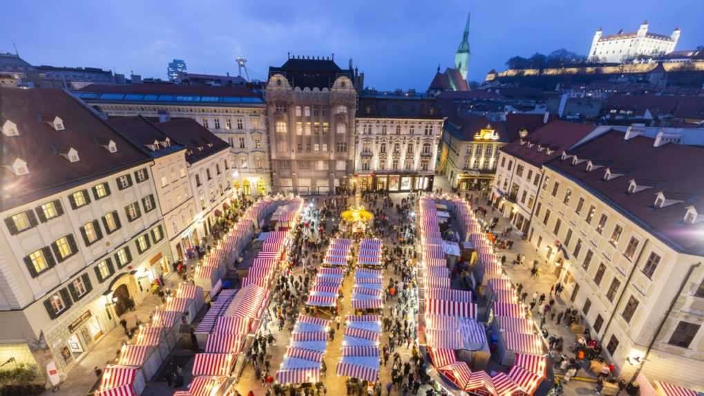 Vianočné trhy v Bratislave sa po roku opäť otvoria pre návštevníkov