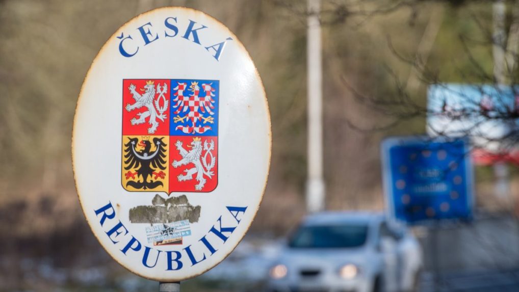 Podmienky vstupu do Česka sa sprísnia, dotknú sa aj očkovaných