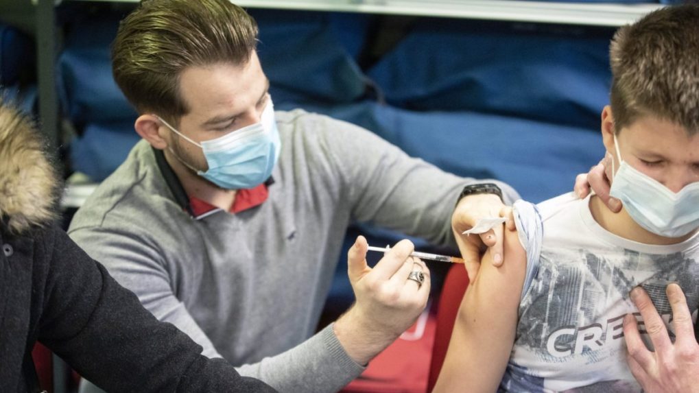Vo Francúzsku sa začalo očkovanie detí od 5 do 11 rokov proti covidu