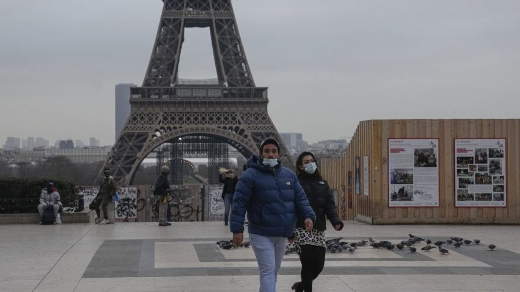 Francúzsko odhalilo 182 000 falošných covidových pasov