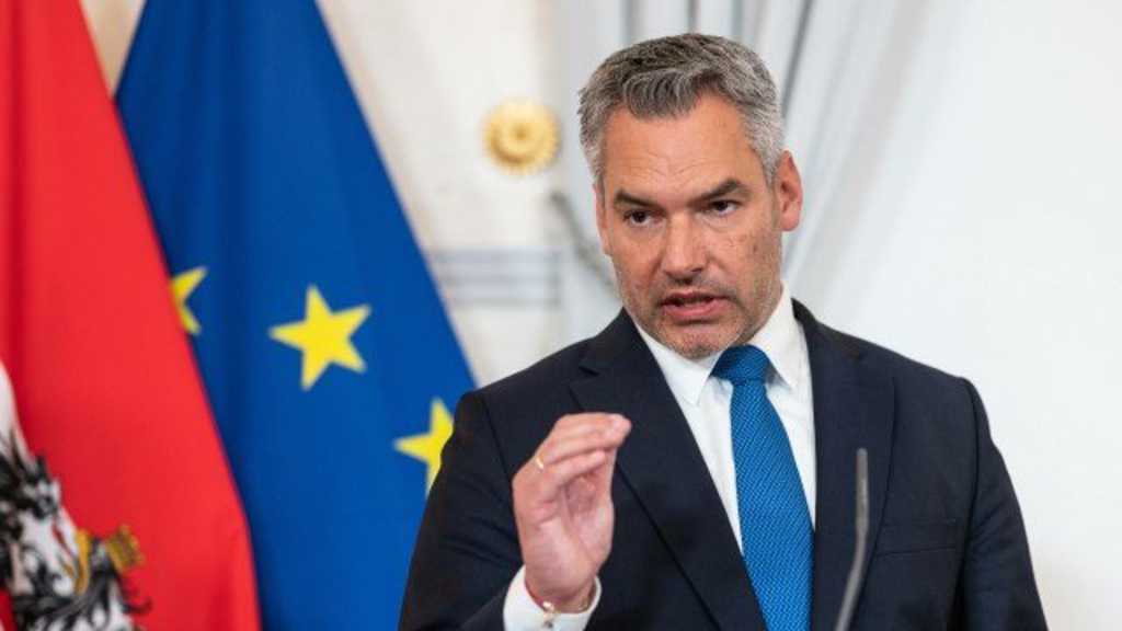 Novým rakúskym kancelárom bude doterajší minister vnútra Karl Nehammer