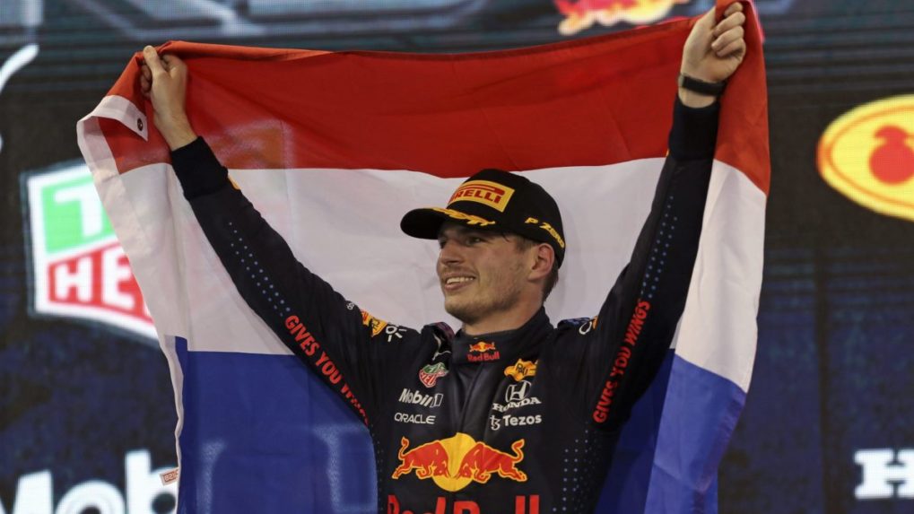 Vodičák získal až po debute v F1. Max Verstappen sprvu jazdil ako zemiak, teraz je majstrom sveta