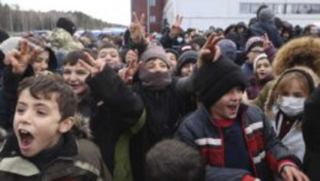 Deti migrantov z Blízkeho východu a iných krajín, ktorí sa pokúšajú prekročiť hranice z Bieloruska do Poľska.